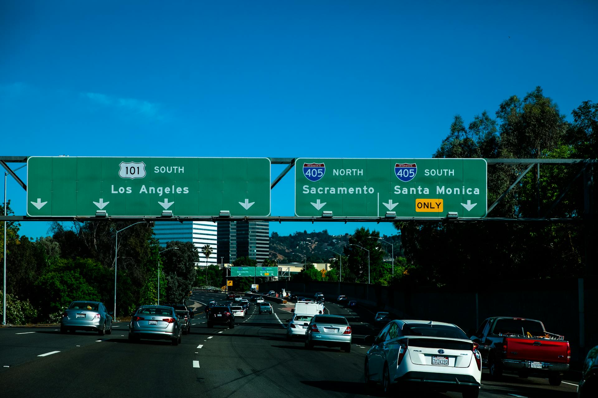 Vehicles on Los Angeles freeway Highway 101